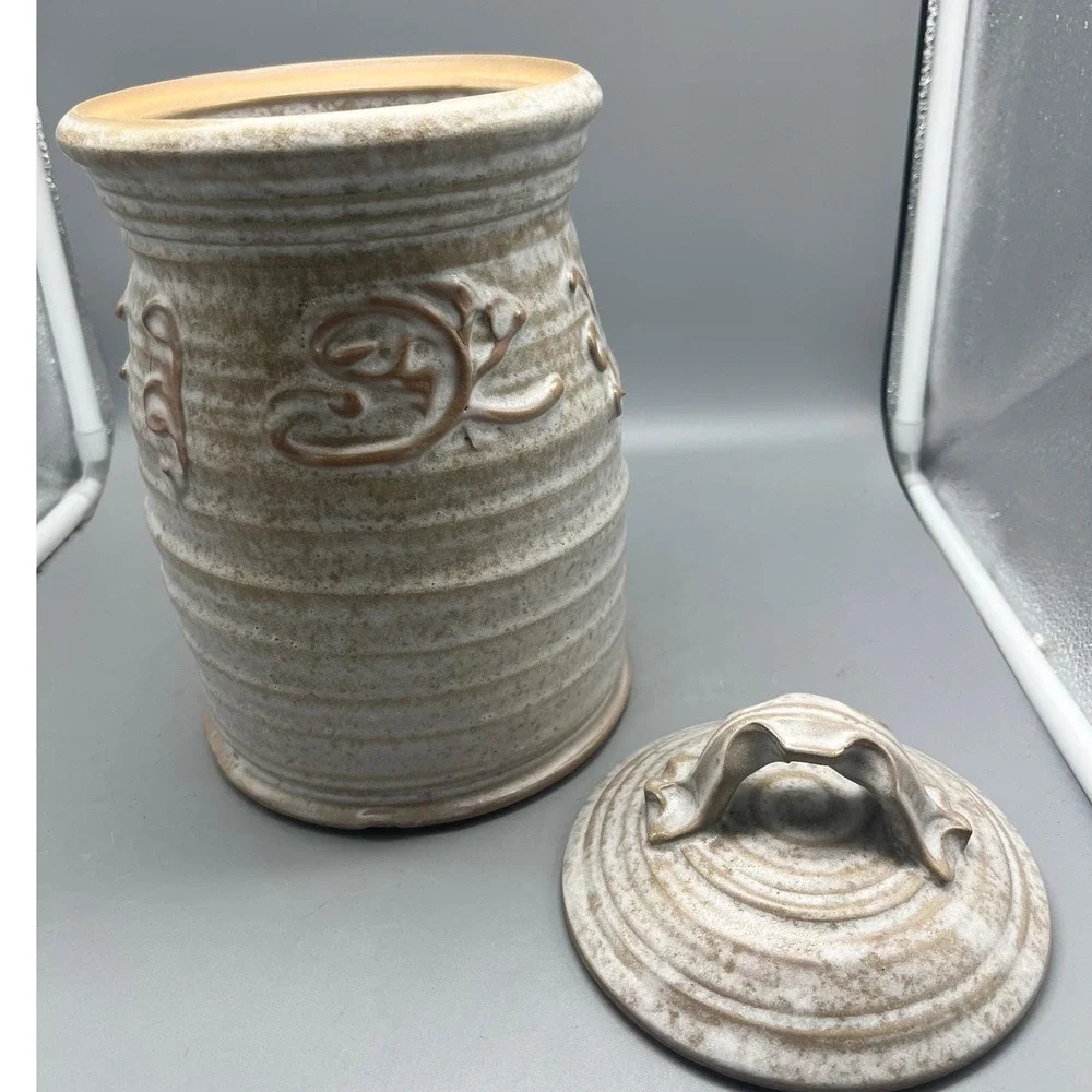 The Unbranded Brand vintage ceramic